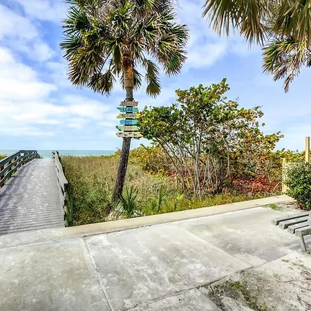 Indian Rocks Beach Cottage, Walk To Beach!