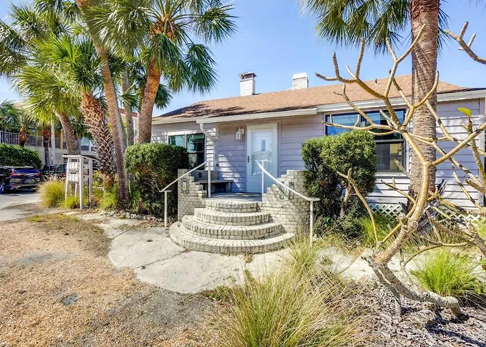 Indian Rocks Cottage, Walk To Beach!