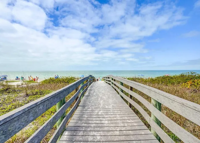 Indian Rocks Cottage, Walk To Beach! Clearwater Beach