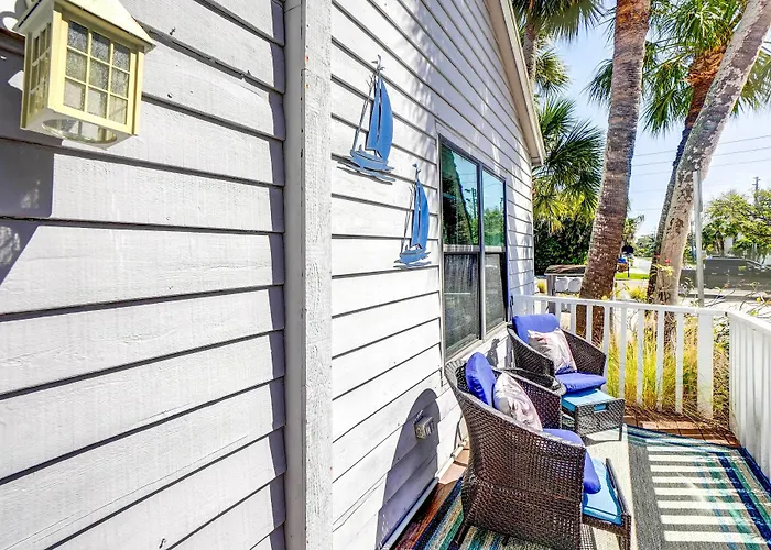 Holiday home Indian Rocks Cottage, Walk To Beach! *